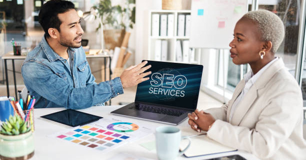 Website Design Experts discussing over SEO strategies